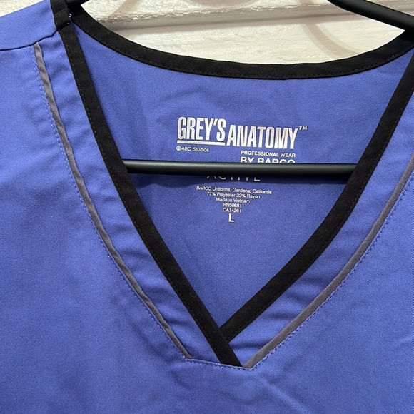 Grey’s anatomy Active scrub set in Blue - Picture 3 of 10